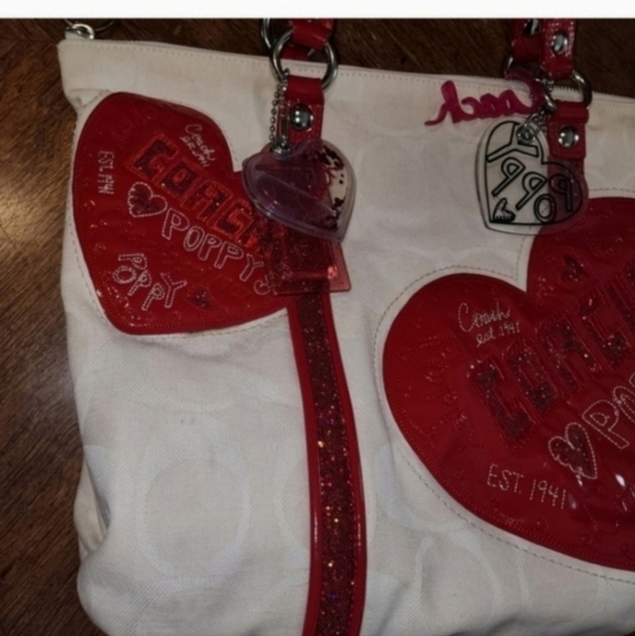 DEADSTOCK RARE COACH Poppy VALENTINES DAY HEART TOTE LIMITED EDITION - Picture 2 of 15